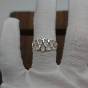 Size 8 925 Sterling Silver Simple Cool Wavy Design Ring